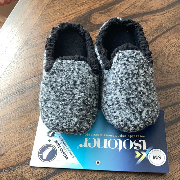 Isotoner memory foam slippers size SM 5/5.5 - Picture 3 of 5